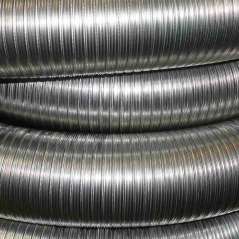 Gros plan sur la structure double couche du flexible inox 316L 300mm.
