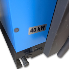 Détail de l'étiquette de puissance de 40kW fixée sur le corps de l'appareil.