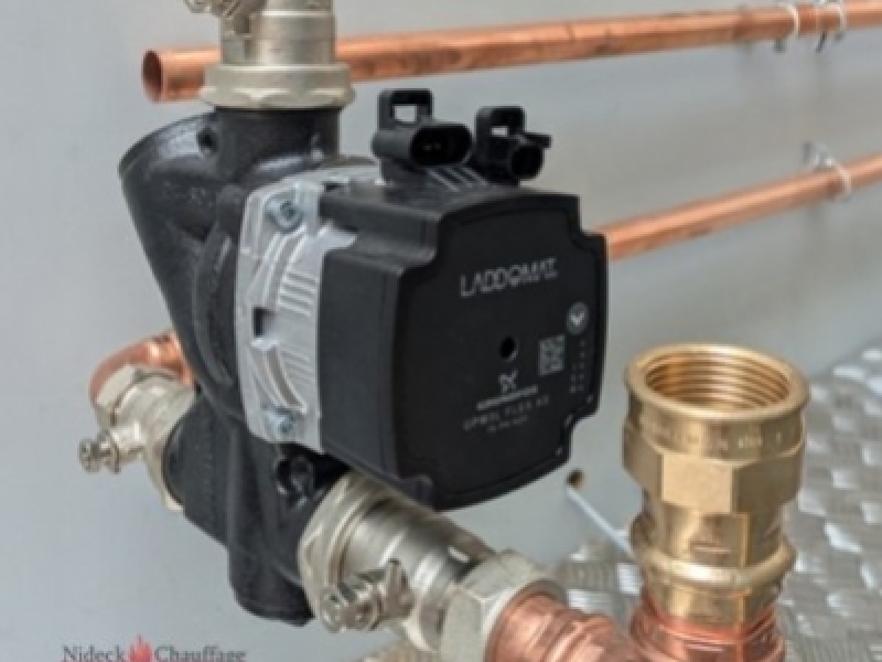 Laddomat : Pourquoi est-il indispensable pour votre chaudière à bois ?